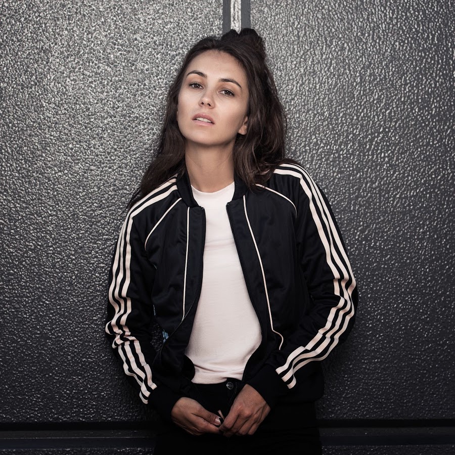 Interview: Amy Shark - Louise Poole